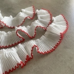 縁取りフリルリボン3.5cm 幅　白×赤　 50cm