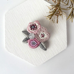 桜  ビーズ刺繍ブローチ
