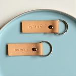 *刻印無料*【通常】ネームタグ　席札　キーホルダー　ヌメ革　レザー　ギフト　プレゼント　誕生日　記念品　プチギフト