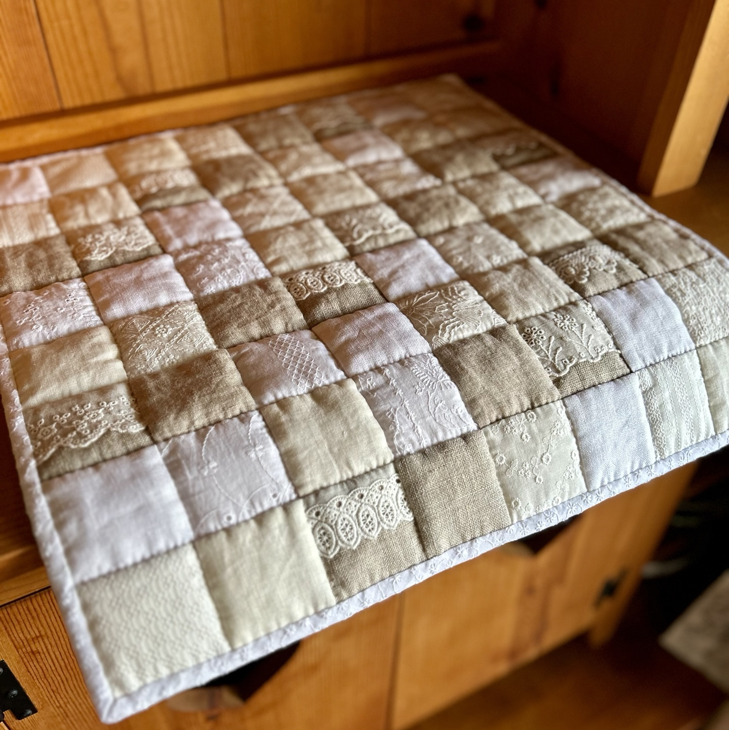 ハンドメイド　パッチワークキルト　フィードサック　ビンテージ生地　タペストリー ハンドメイド パッチワークキルト フィードサック ビンテージ