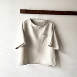 風と遊ぶリネンのTシャツ