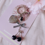 ❁⃘*.゜ハート型ロケットキーホルダー❁⃘*.゜ブラックチェリー付き リボン