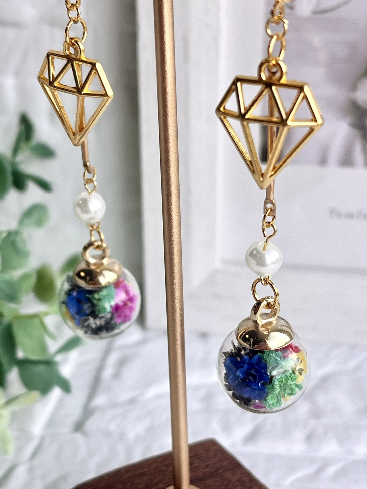 金具変更可◎ ダイヤモンドモチーフ ガラスドームイヤリングピアス｜本物のお花使用 花色変更可◎ ダイヤモンドモチーフ ガラスドームイヤリングピアス