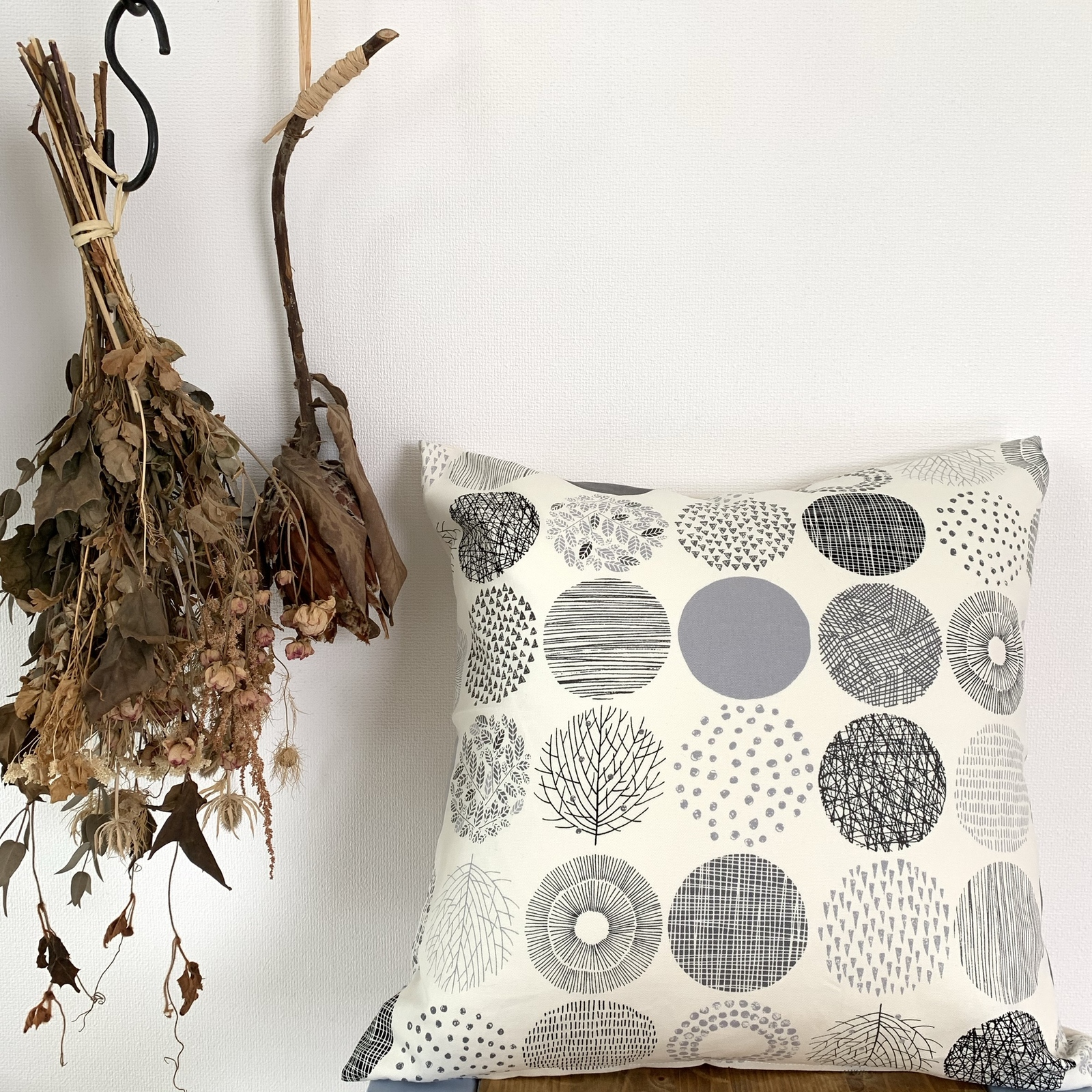 ミナペルホネン　ハンドメイドクッションカバー★タンバリン ベージュxホワイト ミナペルホネン ハンドメイドクッションカバー☆タンバリン