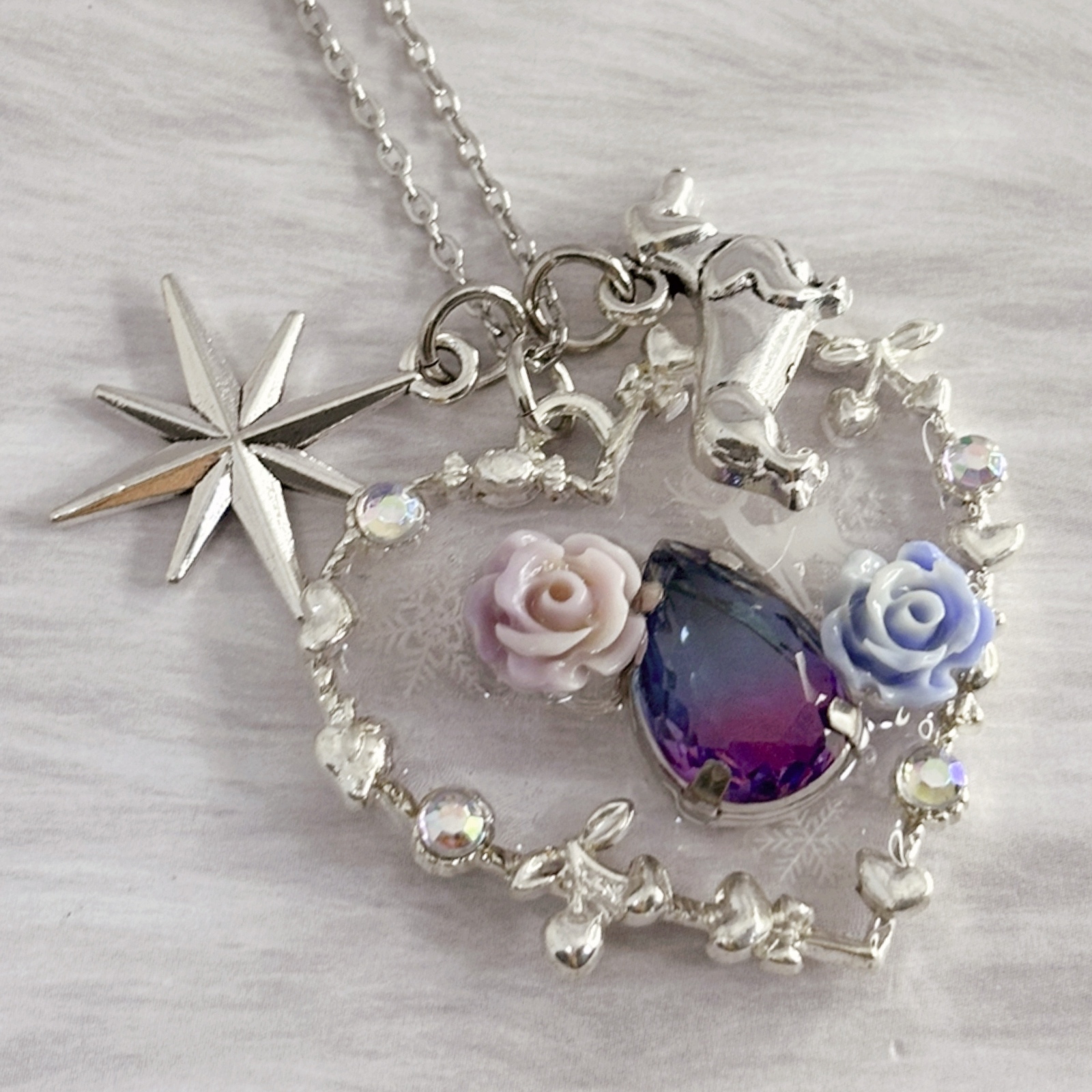 Xmas ハートと薔薇、ダックスフンドのネックレス - hardnoah | minne 
