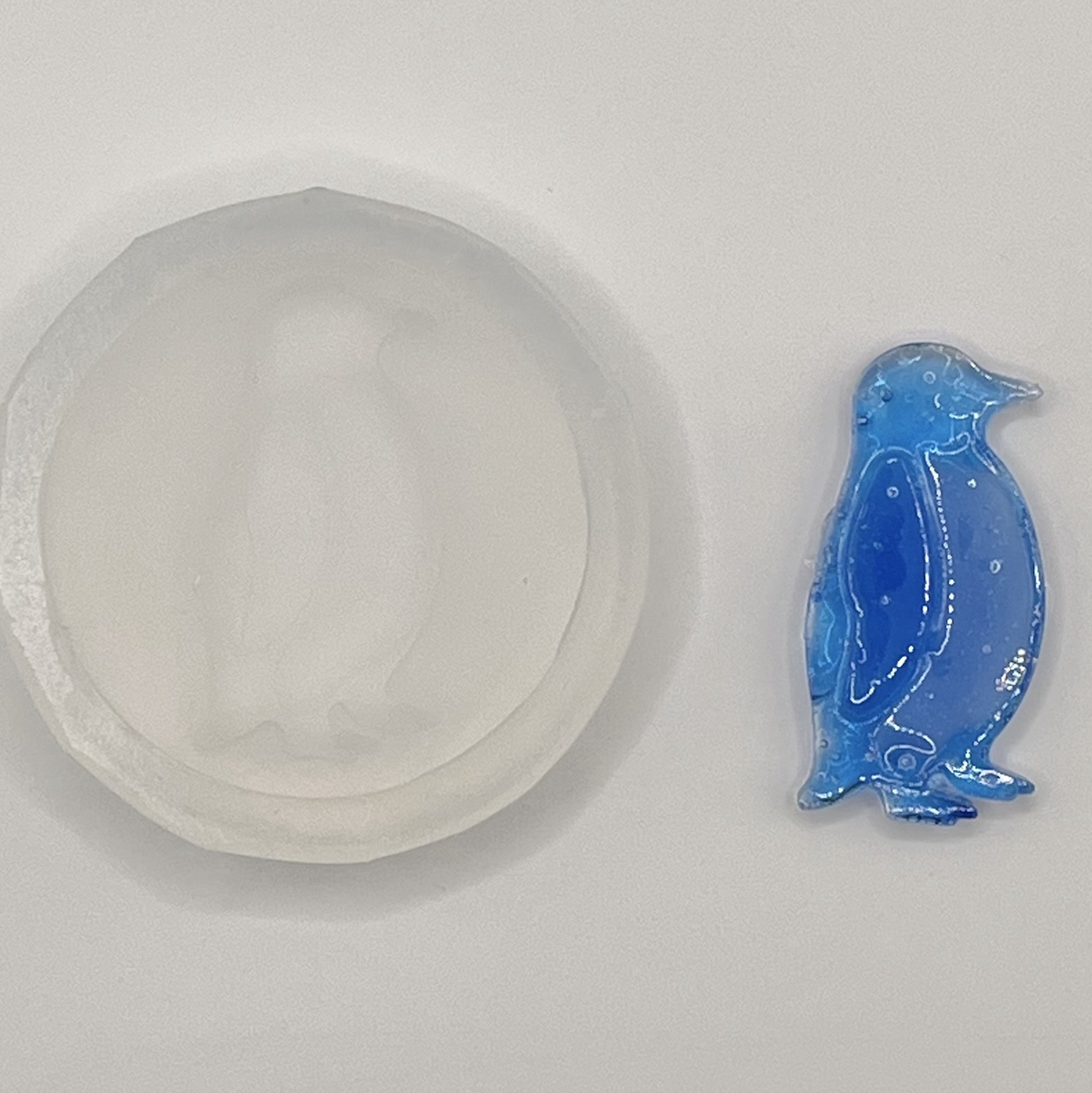 大人っぽいペンギンが作れるレジンモールド｜右向き（5cmサイズ