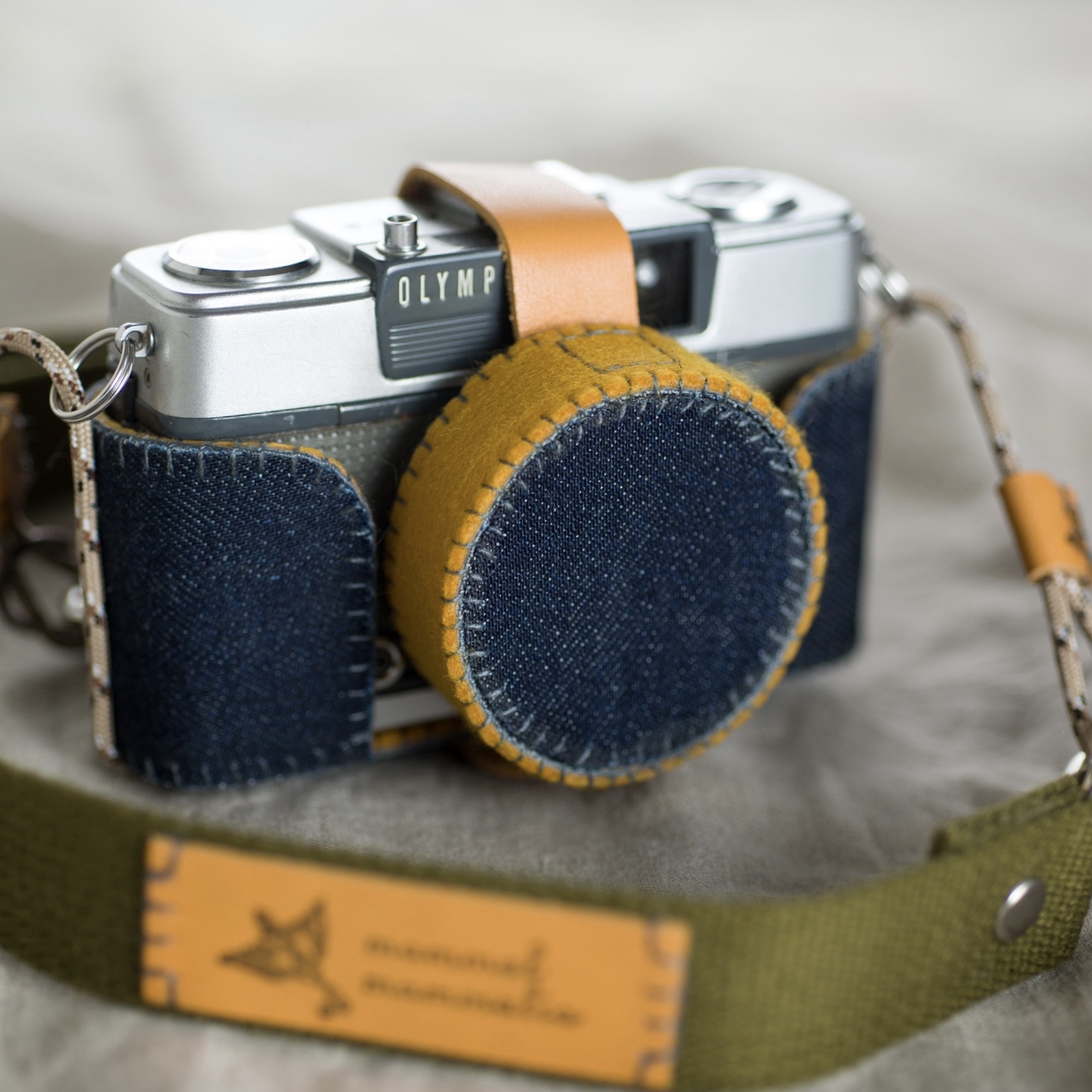 カメラケース『Black Leather（ブラックレザー）』（オリンパス