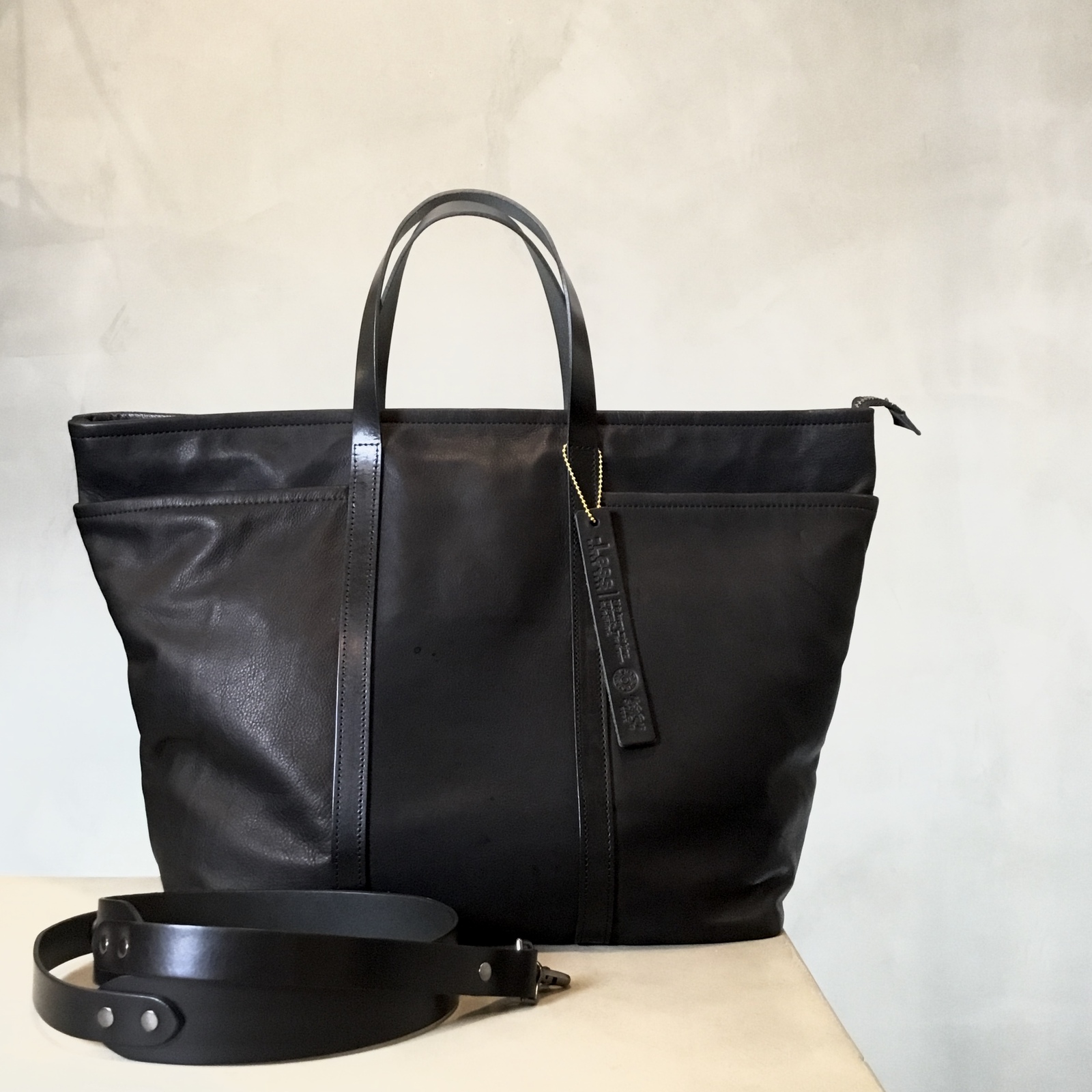 キズも楽しむトートバック Ｌサイズ ／国産牛の傷革／-LESS レスデザイン