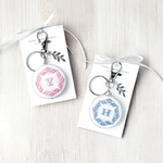 【期間限定モニター価格】イニシャルが選べる | 青森の伝統刺繍 「こぎん＆菱刺し」のキーホルダー | 360度かわいい | 無料ラッピング対応