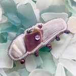 ウチムラサキの貝殻　雫バレッタ（ラベンダークリーム）