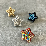 《ビーズ刺繍》小さな一つ星ピアス