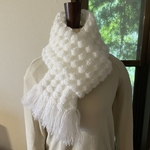 真っ白なポコポコマフラー