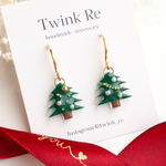 【ｸﾘｽﾏｽ限定】揺れる ミニツリー ピアス/イヤリング　クリスマス　プチギフト　小ぶり　小粒　小さい　レジンピアス　ツリー