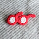もこもこレンズの赤めがね　刺繍ブローチ