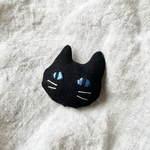 　黒猫ねこのブローチ  【ブルーアイ】