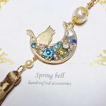 バックチャーム   cat with blooming moon