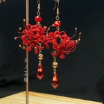 ゴージャスな彼岸花のピアス/イヤリング　立体刺繍風