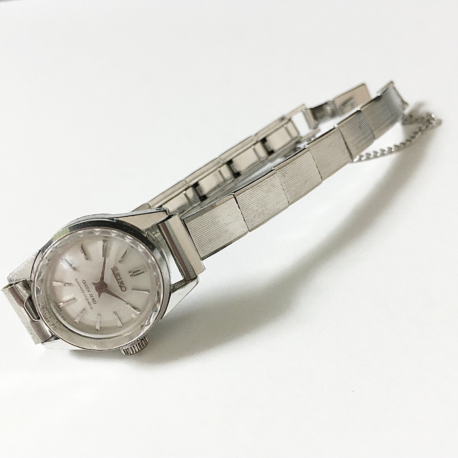 ★希少モデル デッドストック SEIKO バックリューズ 手巻 日本製 腕時計 セイコー SEIKO 1719-3020 2針 ブラックダイヤル バックリューズ