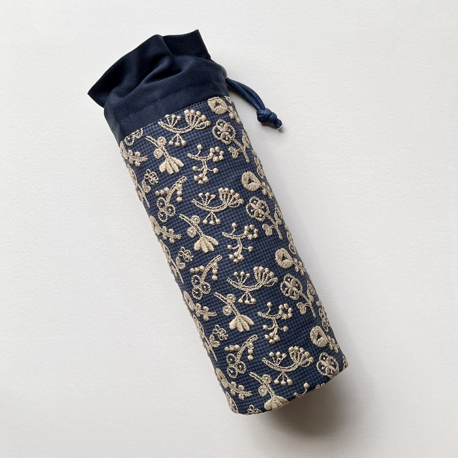 刺繍生地のペットボトルカバー ハンドメイド ブラック 保冷 保温