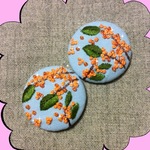 🍂【ルン様】ご注文品…金木犀刺繍クルミボタンブローチ