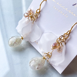 【限定3点】〝ふわり〟　ブラウン　かすみ草　チェコビーズ　揺れる　羽　手染めビーズ　イヤリング　ノンホールピアス　ピアス　フックピアス　サージカルステンレス　ニッケルフリー　秋　冬　限定