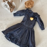 ドール服＊デニムフリル襟ワンピースとお菓子ブローチ