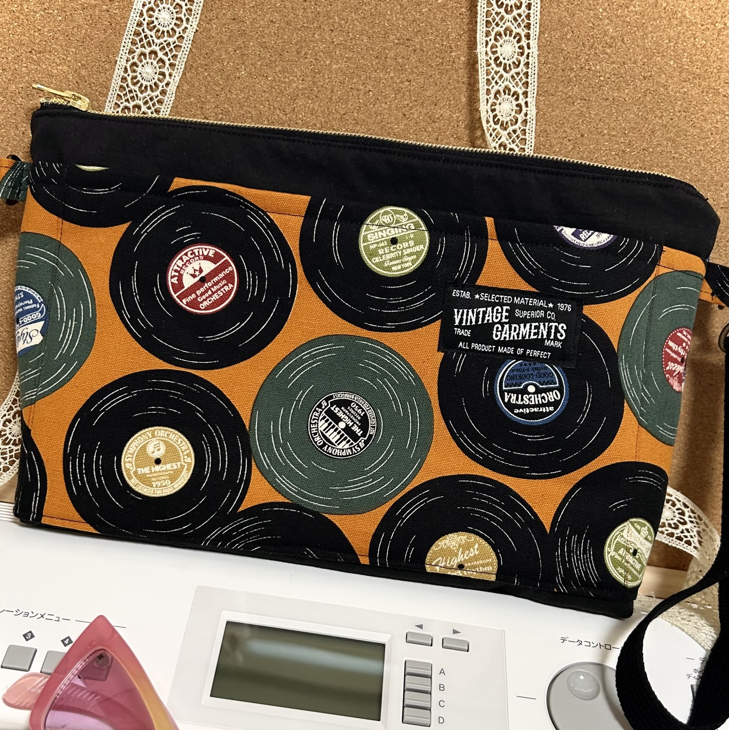 デニムリメイク　編み込みトートバッグ⭐︎バンブー持ち手⭐︎2連ハートチャーム付き dfc553128179b889c335f5bdbe1a22