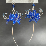 彼岸花の耳飾り　青