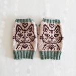 Cat mittens by TANAKA MERIYASU / Mint