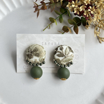 カーキインド刺繍×ウッドパールピアス／イヤリング