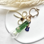 【送料無料】暗闇で光る☆ 青りんご ペンライト風キーホルダー ハンドメイド レジンチャーム 蓄光 リボンチャーム ギターチャーム ミセスグリーンアップル