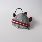 チョウチンアンコウのポーチ◇グレー