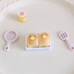 ミニチュア双子ひよこ食パンマグネット