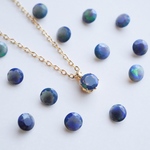 『ひとつとして同じものがない』ブラックオパールの一粒ネックレス  １０月誕生石　サージカルステンレス 金属アレルギー対応 小ぶり　ひと粒　天然石