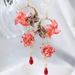 赤　廻る廻る風車と彼岸花のピアス/イヤリング