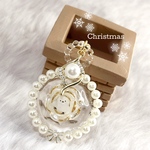 クリスマスの妖精たち。シマエナガホワイトキーホルダー