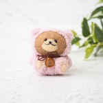 ちょこん！羊毛フェルトマスコット　くまの３兄弟　2025もこもこver. （薄茶の子：ピンク）