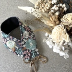 【再販】ハンドストラップ　インド刺繍リボン　スマホストラップ　チャコールグレー