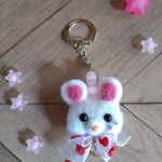 ウサギさん？ 羊毛フェルトのキーホルダー 