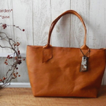 autumn garden** 馬ヌメ革の肩掛けトートバッグ