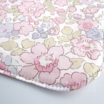 リバティとガーゼのハンカチ　ベッツィ　ピンクラベンダー系　J19K　18×18センチ