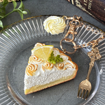 レモンメレンゲタルト　バックチャーム　フォーク&メレンゲチャーム付き☆フェイクスイーツ☆フェイクタルト☆メレンゲ☆レモン