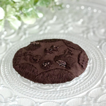 刺繍ブローチ　くるみボタン　オーバル　茶