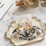 アクセサリー発売記念割引　全品200円引き　インド刺繍リボン　イヤリング　ピアス　パール　花柄　リボン　大ぶり　痛くないイヤリング　痛くない　シリコン付き　滑り止め　アクセサリー　大きめ　高見え　