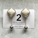White chain ball