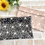 ラミネート スケルトンポーチ　カメリア柄 ペタンコポーチ　書類入れ　A5ノートが入る