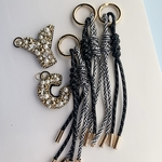 【黒フェルト✖︎goldビーズ・ビジュー刺繍】 イニシャルキーチャーム🔑💛　dailymaily キーホルダー　大人アクセサリー　キラキラ　