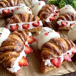 KUMA苺クロワッサン🧸🍓🥐チャーム