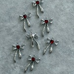 在庫処分〔4個〕りぼん　チャーム　シルバー　ストーン　レッド