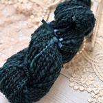 メリノ 手紡ぎ糸 スパイラルヤーン 《蛇王の抱擁》53g | 天然素材・編み物素材